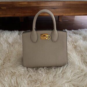 FERRAGAMO STUDIO BOX SMALL TOP HANDLE LEATHER BAG, COLOR DAINO
